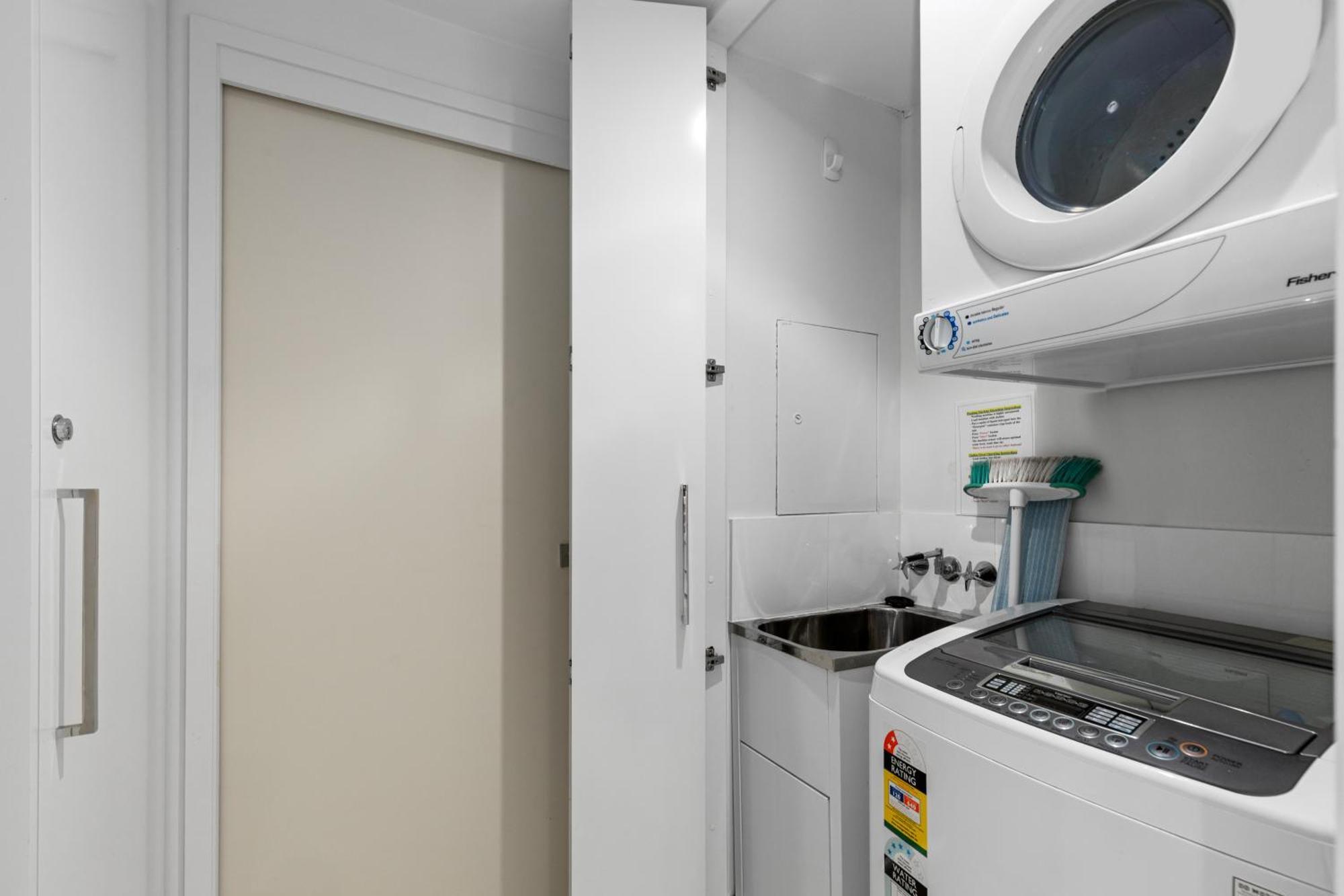 Ultra Broadbeach Gold Coast Room photo